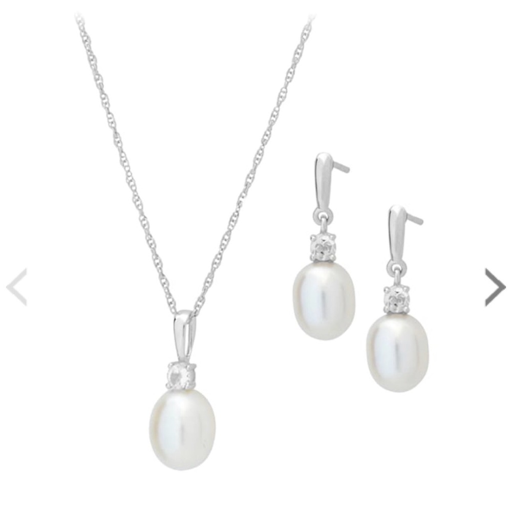 Elegant Pearl Necklace and Earring Set